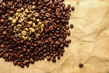 Obraz na płótnie Canvas Golden and brown coffee grains on brown paper
