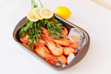 Fresh shrimp with lemon and dill