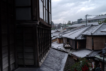 京都二寧坂・屋根の続く街並み