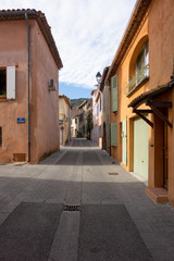 Fototapeta na wymiar Altstadt von Le Plan de la Tour, Provence, Südfrankreich