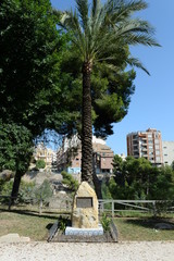 Obraz premium Memorial stone on the embankment of the Vinalopo River in the city of Elche. Spain