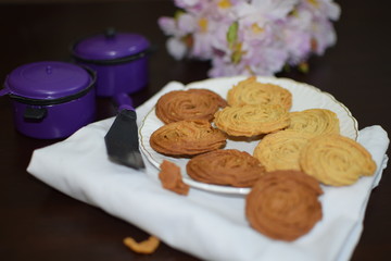 Chocolate and vanilla flavor whole wheat cookies  