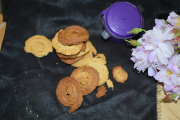 Chocolate and vanilla flavor whole wheat cookies  