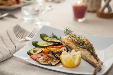 grilled fish with lemon