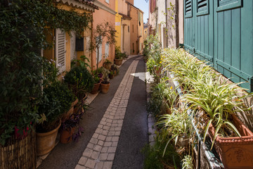 Fototapeta na wymiar Altstadtidylle in Cogolin, einer Kleinstadt in der Provence im Süden Frankreichs