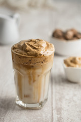 dalgona coffee café frappé mousse lait