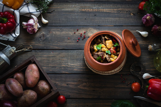 Roast in a clay pot. Braised beef with vegetables. A dish of Georgian cuisine. Chanahi