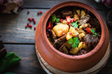 Roast in a clay pot. Braised beef with vegetables. A dish of Georgian cuisine. Chanahi