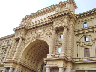 It is impossible to look away from the uniqueness and architectural skill of Florence Renaissance palaces.