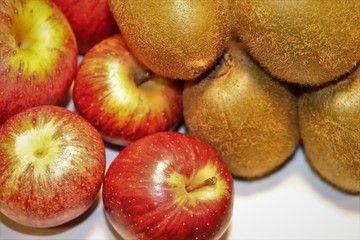 Delicious apples and kiwis.
Fruits rich in nutrients.