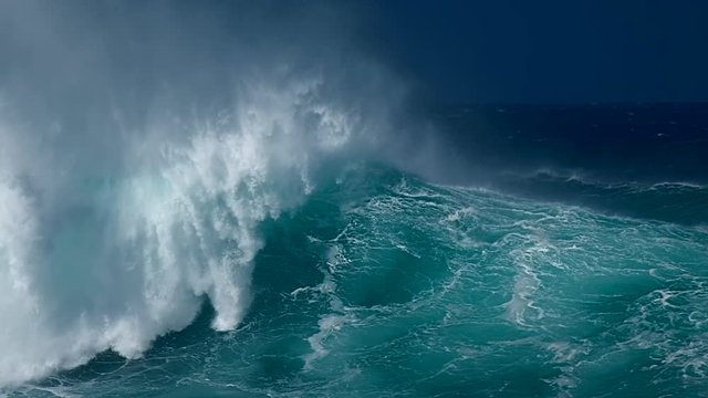 Powerful ocean wave at the famous Banzai Pipeline surf spot on the North Shore of Oahu island in Hawaii