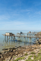 Fototapeta na wymiar Port-des-Barques, près de Fouras (Charente-Maritime, France), cabane de pêcheur sur pilotis (carrelet)