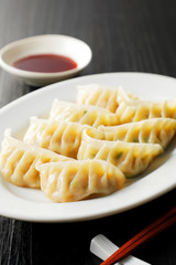 焼き餃子　Gyoza (Japanese grilled dumplings)