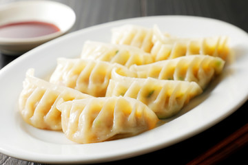 焼き餃子　Gyoza (Japanese grilled dumplings)