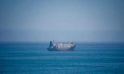 Obraz premium cargo ship in the sea