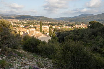 Fototapeta na wymiar Le Plan de la Tour, ein Dorf in der Provence, im Süden Frankreichs