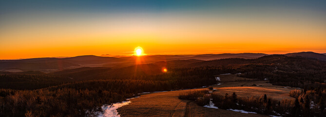 Zachód słońca, Tatry w oddali, Zachód słońca z Tatrami w tle.  Super przejrzystość...