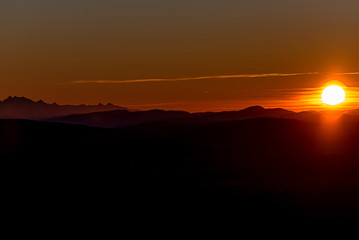 Zachód słońca, Tatry w oddali, Zachód słońca z Tatrami w tle.  Super przejrzystość powietrza, góry, doliny