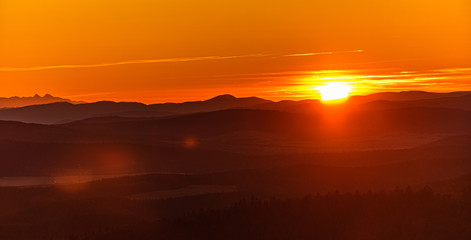 Zachód słońca, Tatry w oddali, Zachód słońca z Tatrami w tle.  Super przejrzystość powietrza, góry, doliny