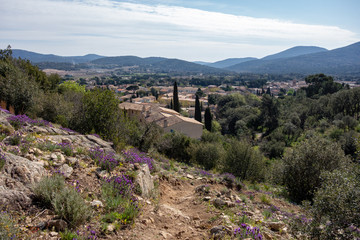 Le Plan de la Tour, ein Dorf in der Provence, im Süden Frankreichs