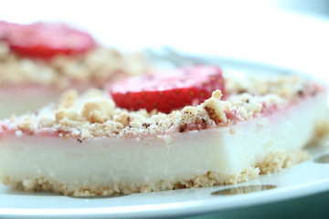 hausgemachter Erdbeer-Milchpudding