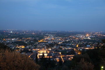 Fototapeta na wymiar Panorama city in the evening