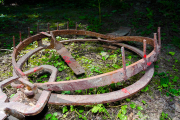 Rusty bear trap is activated in the forest