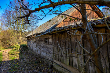 Opuszczony budynek © Adam Ćwil