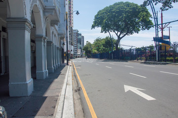 Ciudad de Guayaquil en Cuarentena, ciudad vacía, calles sin autos y sin gente, panemia. Quédate en Casa.