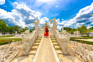 タイランド北部はチェンライ県にあるワットロンクン、通称ホワイトテンプル。とても美しいお寺です。