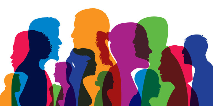 Concept d’une population cosmopolite avec différentes silhouettes de têtes d’hommes et de femmes en couleurs et vues de profil.