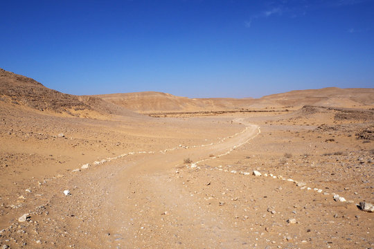 「バルハン」の画像 2,472 件の Stock 写真、ベクターおよびビデオ Adobe Stock