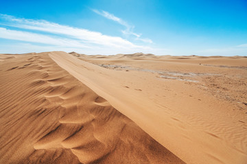 Fototapeta na wymiar Beautiful landscape of sand dunes on Sahara Desert, Africa