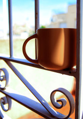 Café entre rejas cumpliendo el confinamiento de mi país.