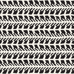Vector seamless geometric pattern. Hand drawn abstract background. Doodle zigzag lines texture.