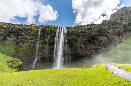 The bauty of Seljalandsfoss, iceland