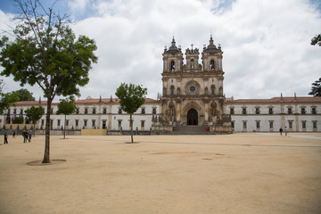 Fototapeta na wymiar Alcobaça, Portugal: Panorama Ansicht des berühmten Klosters Mosteiro de Santa Maria 
