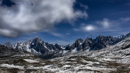 Fototapeta premium snow covered mountains