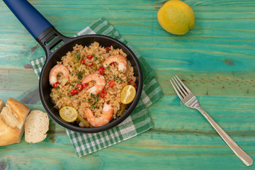 Arroz con langostinos visto desde arriba