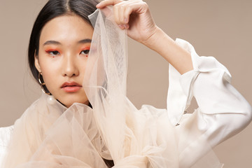 Beautiful woman charm crane crane makeup transparent cloth
