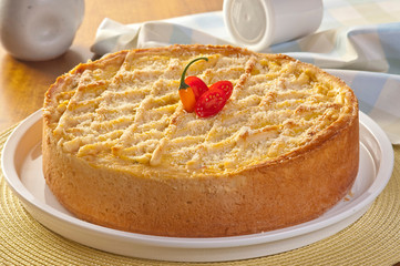 tortas salgadas servidas e pedaços legumes