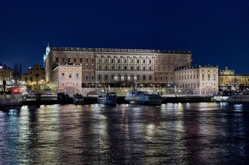 Obraz premium Royal palace in Stockholm in the evening