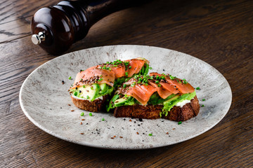 raw salmon on toast bread with avocado