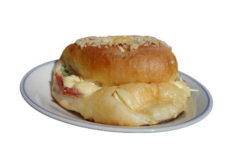 皿の上の総菜パン