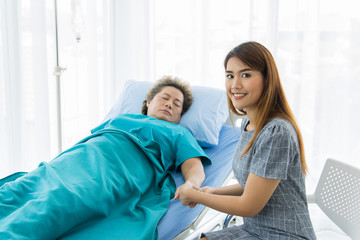 Fototapeta premium Asian family visit an elderly in a hospital