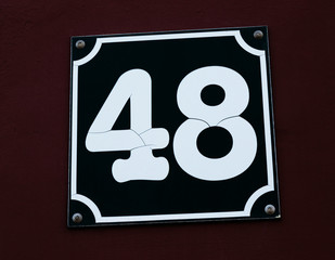 Hausnummer 48