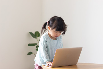 子供　動画鑑賞