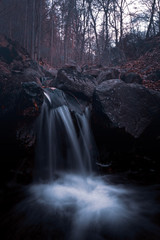 Mysterischer Wasserfall  - 339055505
