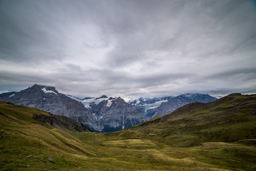 Fototapeta na wymiar Overlooking a mountain valley landscape in the alpine region of Grindelwald, Switzerland 