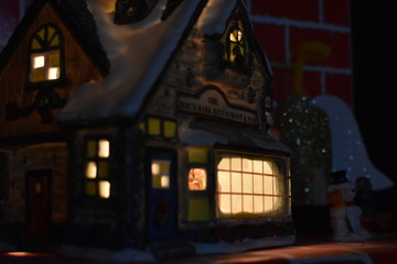 Casa navide&ntilde;a de juguete